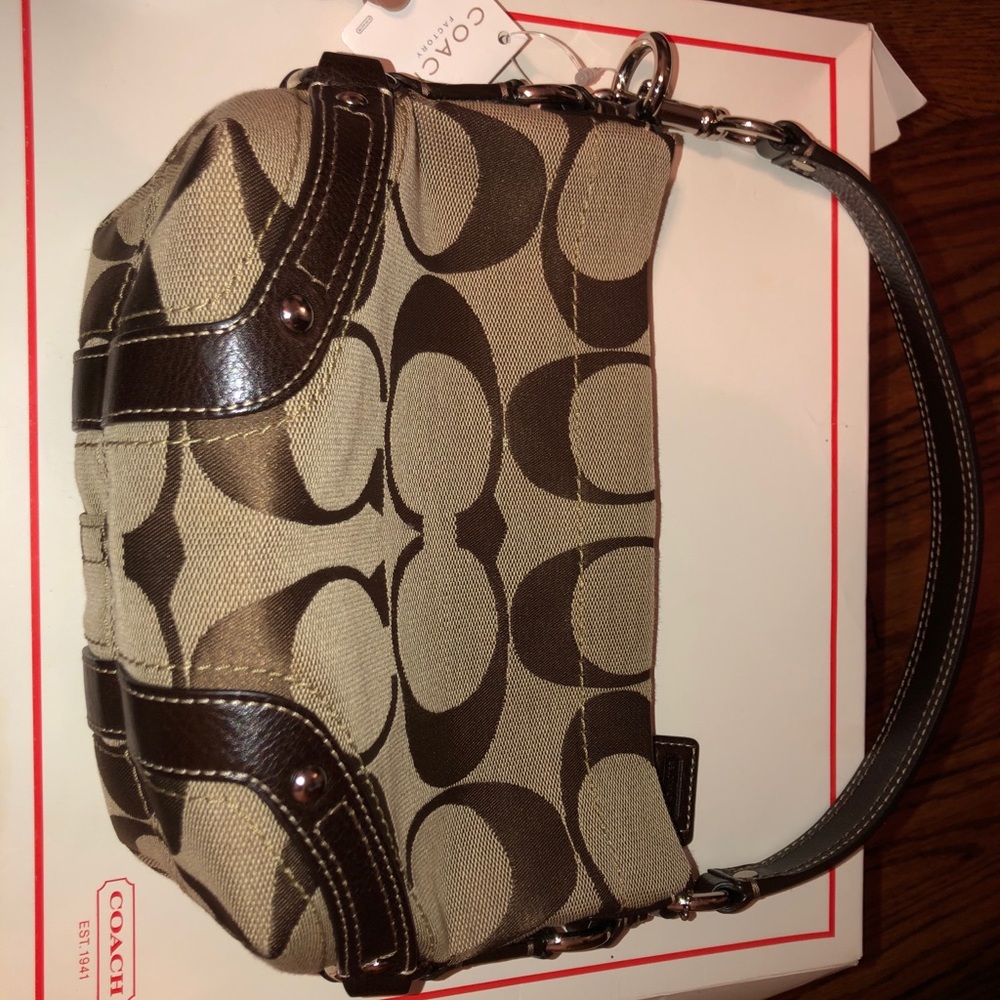 NEW COACH CARLY signature bag-SMALL on trend bag.